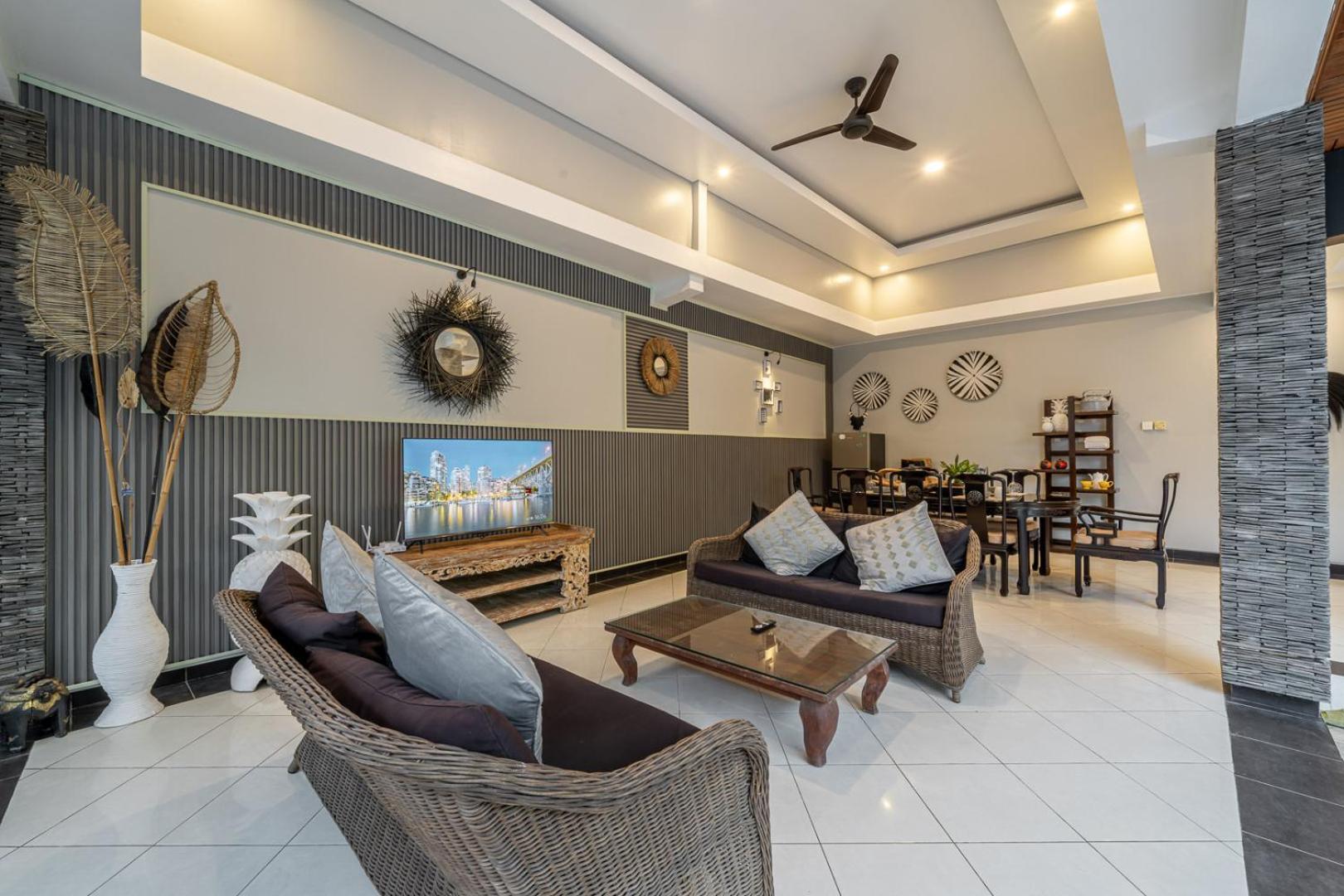 Villa Qlo , *