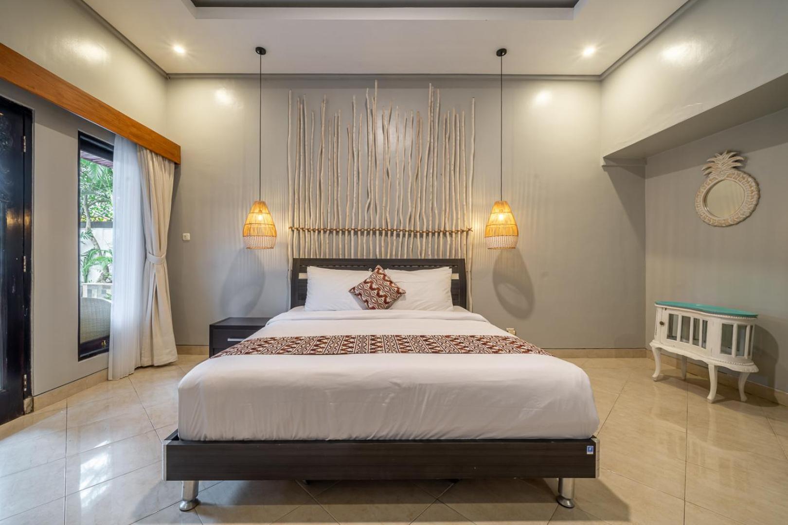Villa Qlo , *
