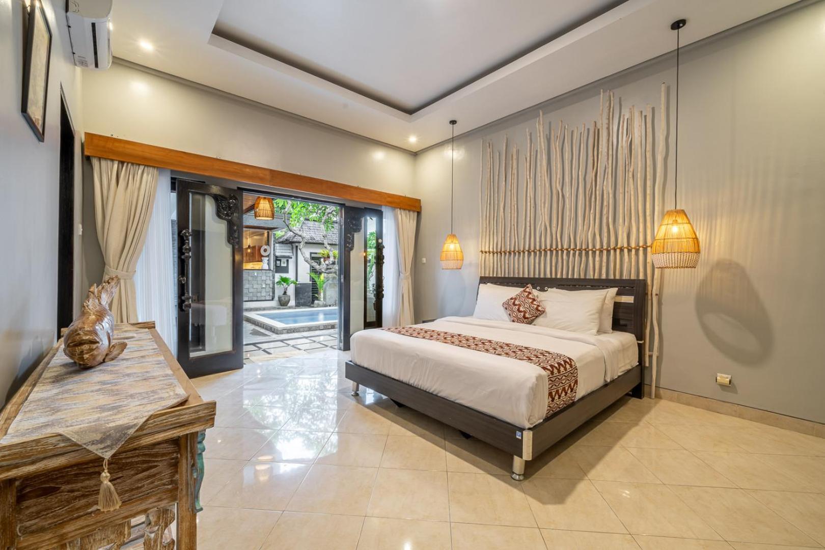 Villa Qlo , *