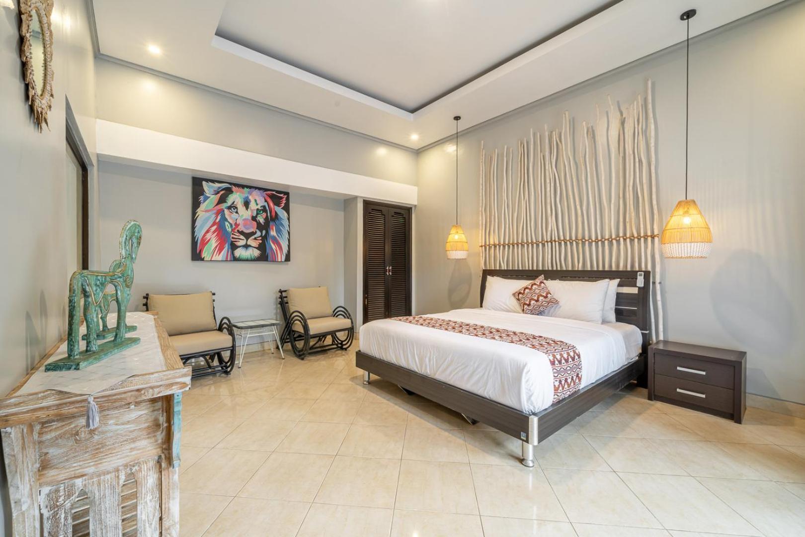 Villa Qlo , *